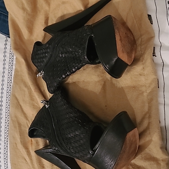 Dolce Vita Platform booties - Picture 7 of 7